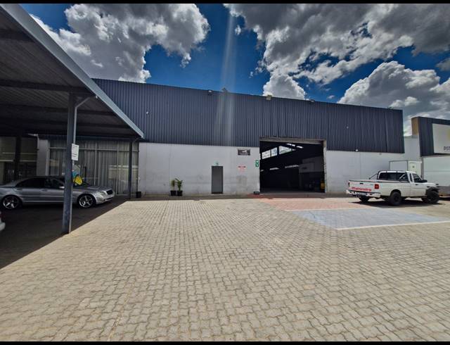3,029M² WAREHOUSE TO LET IN CITY & SUBURBAN
